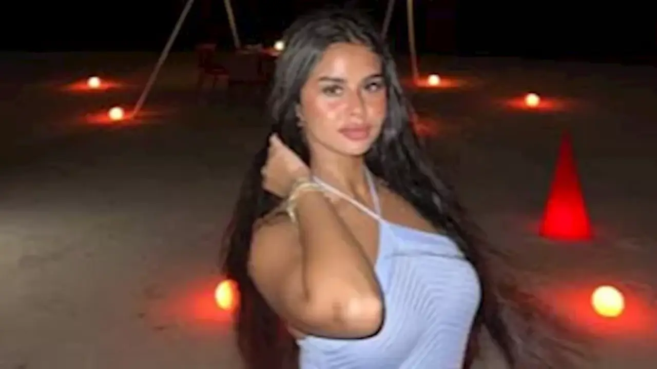 25 صورة مثيرة للجدل.. منة عرفة تتألق في المالديف أمام حمام السباحة